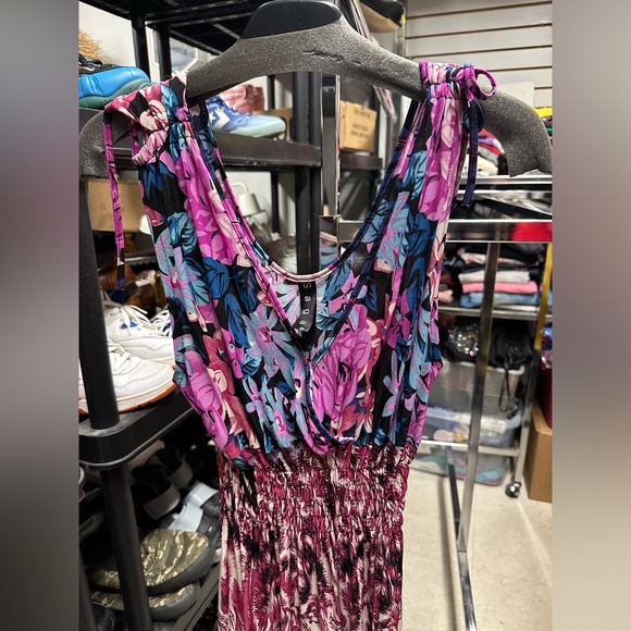 Ladies Dress - Picture 2 of 8